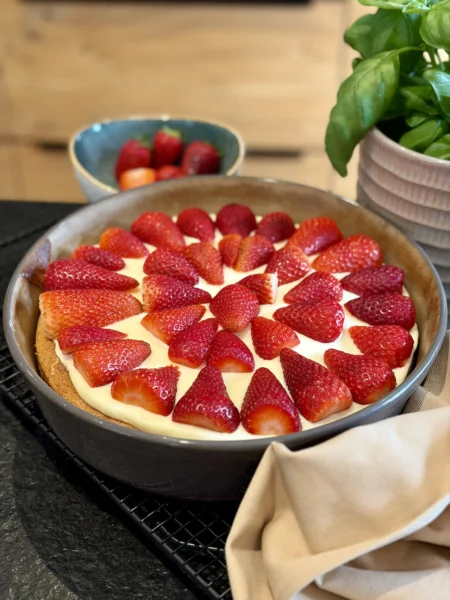 Saftiger Erdbeerkuchen mit Vanillepudding auf der Pampered Chef Ofenhexe