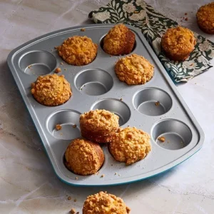 Pampered Chef Muffinform Deluxe mit gebackenen Muffins